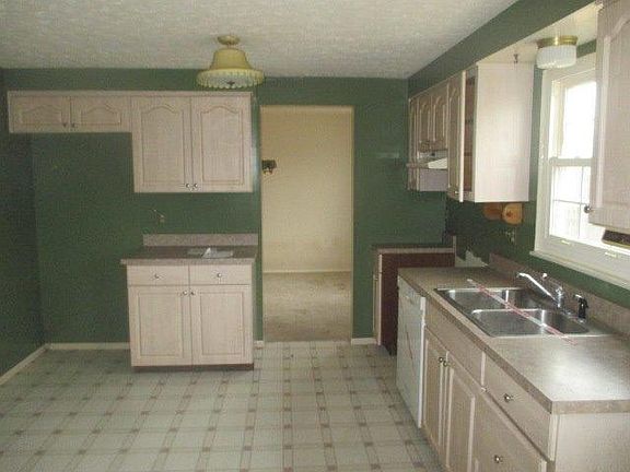 5th image of 1588 Karahill Dr