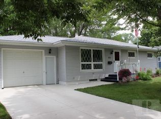931 1st St NW, Hampton, IA 50441