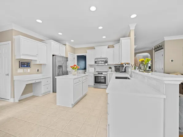 508 Nantucket Dr, Cary, NC 27513
