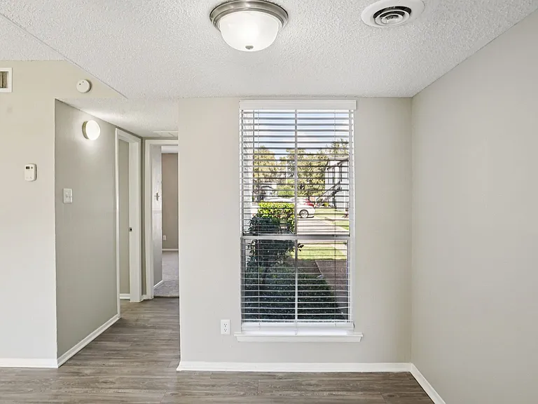 Keller Oaks — Photo 17