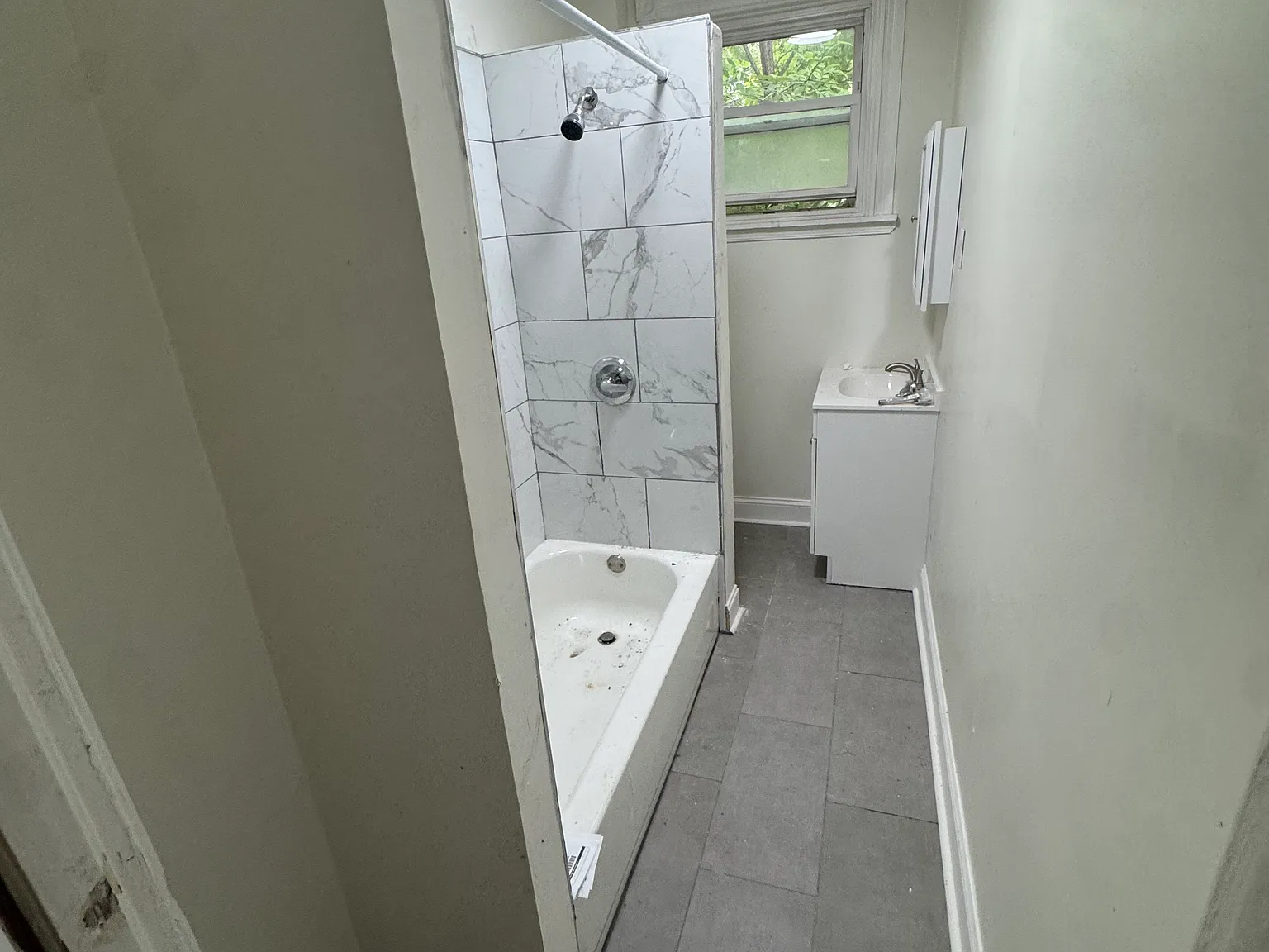 5 bed, 2.5 bath, 1290 sqft, $2,000 — Photo 3