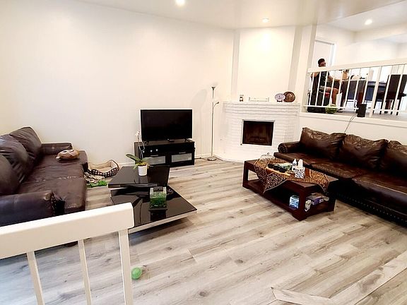 5th image of 7100 Balboa Blvd Unit 106