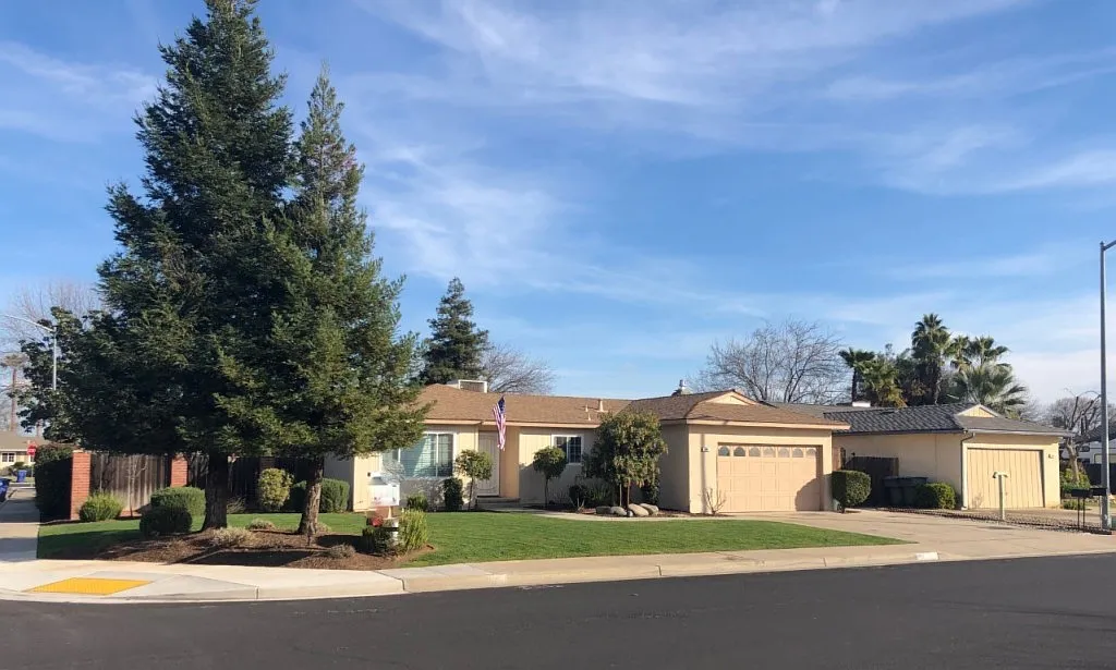 1051 Stanford Ave photo 1