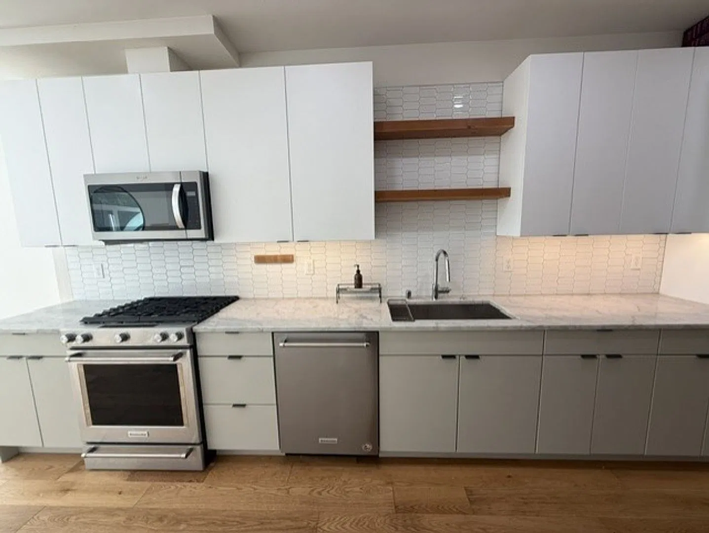 3-Bedroom Ballard Townhome | View Decks | A/C & EV Parking — Photo 1