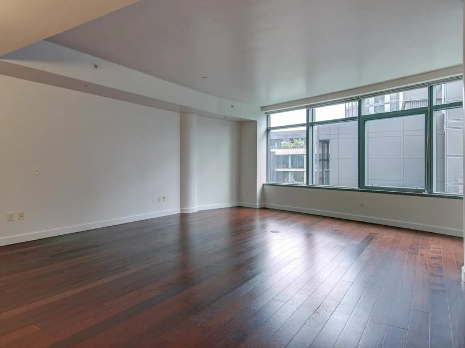 Studio, 807 sqft, $1,800 — Photo 2