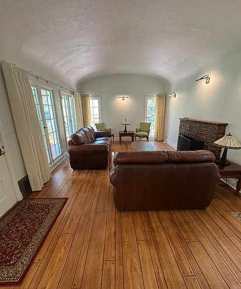 1562 N Mar Vista Ave — Photo 4
