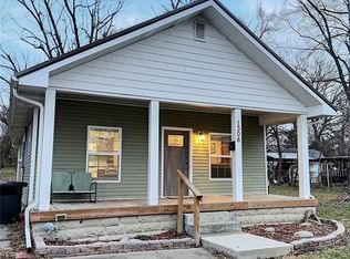 1306 N Washington St, Nevada, MO 64772