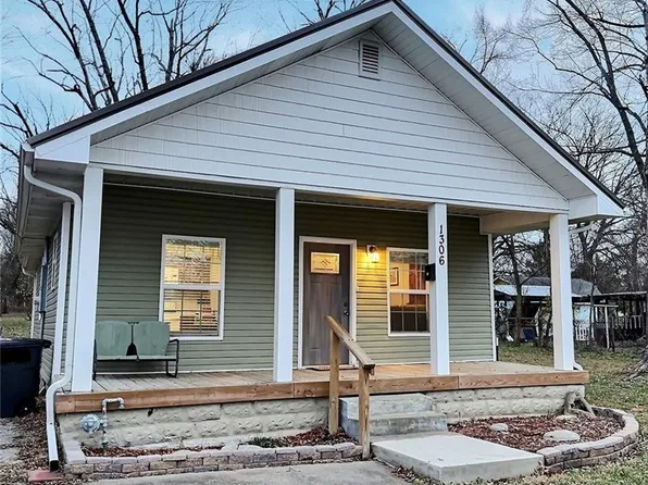 1306 N Washington St, Nevada, MO 64772