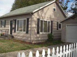 9705 SE Pine St, Portland, OR 97216