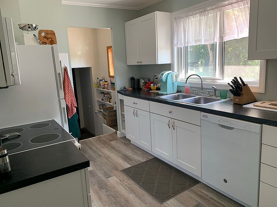 1st image of 260 W Ontario St