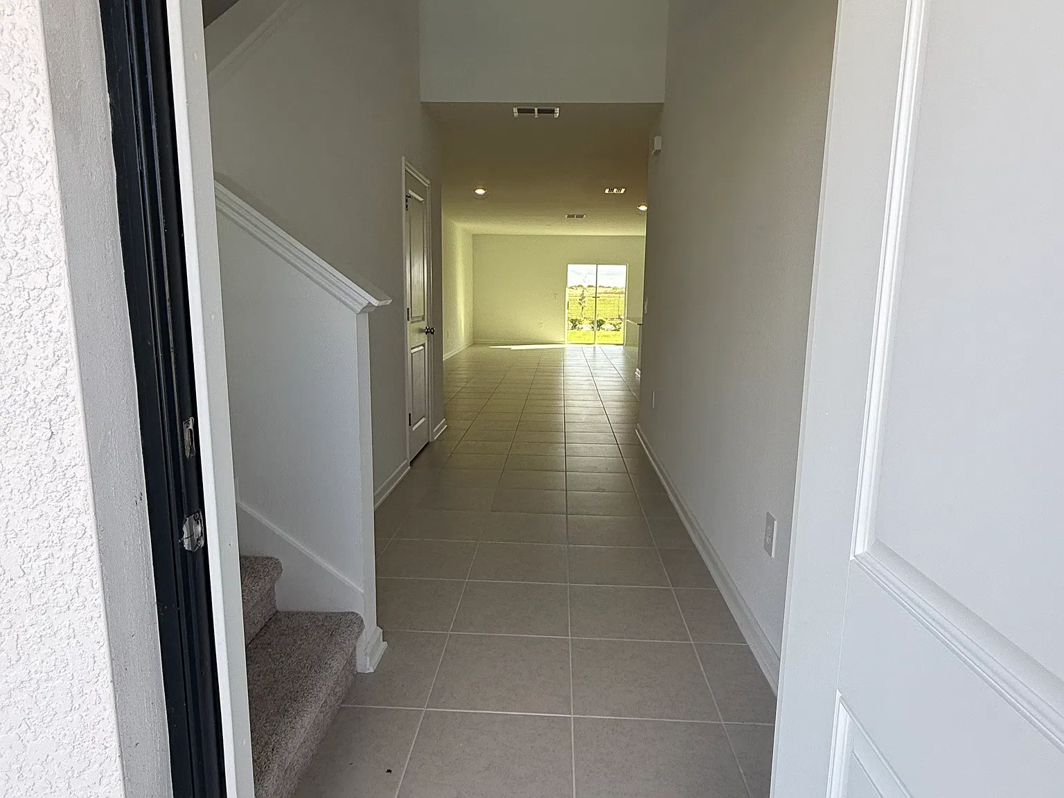 5 bed, 2326 sqft, $2,400 — Photo 3