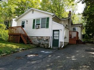 9 E Shore Rd, Lake Hopatcong, NJ 07849