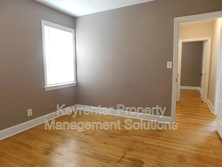 325 James Ave — Photo 19