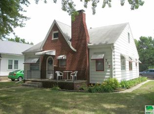 712 N Roosevelt Ave, Cherokee, IA 51012