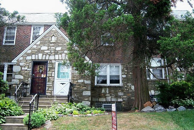 1st image of 126 E Cheltenham Ave