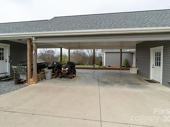 5th image of 115 Lakewood Dr