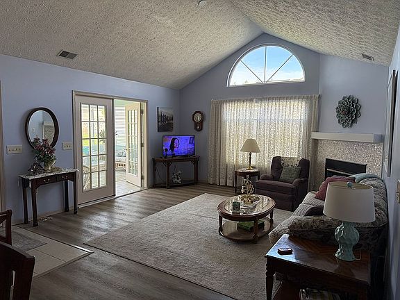 4th image of 1330 Whippoorwill Ln