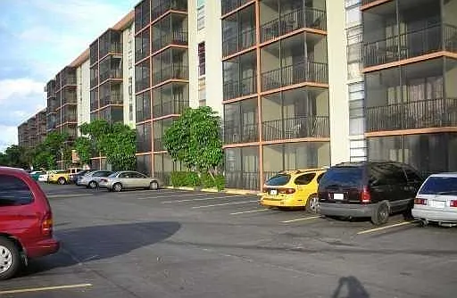 W Dixie Hwy — Photo 1