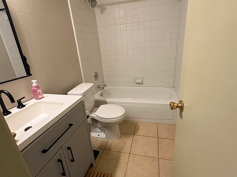 2224 Brookview Dr — Photo 8