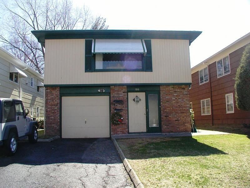 1st image of 186 Tichenor Ave