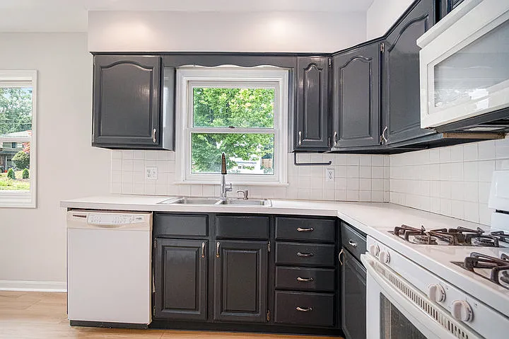 130 Plymouth Ave NE — Photo 15