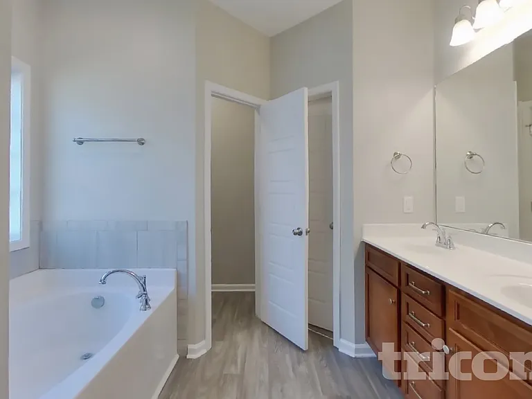 812 Ellyson Dr — Photo 10