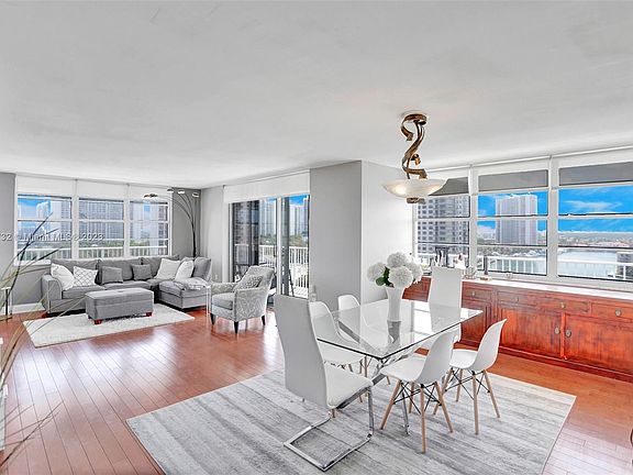4th image of 2851 NE 183rd St APT 1217E