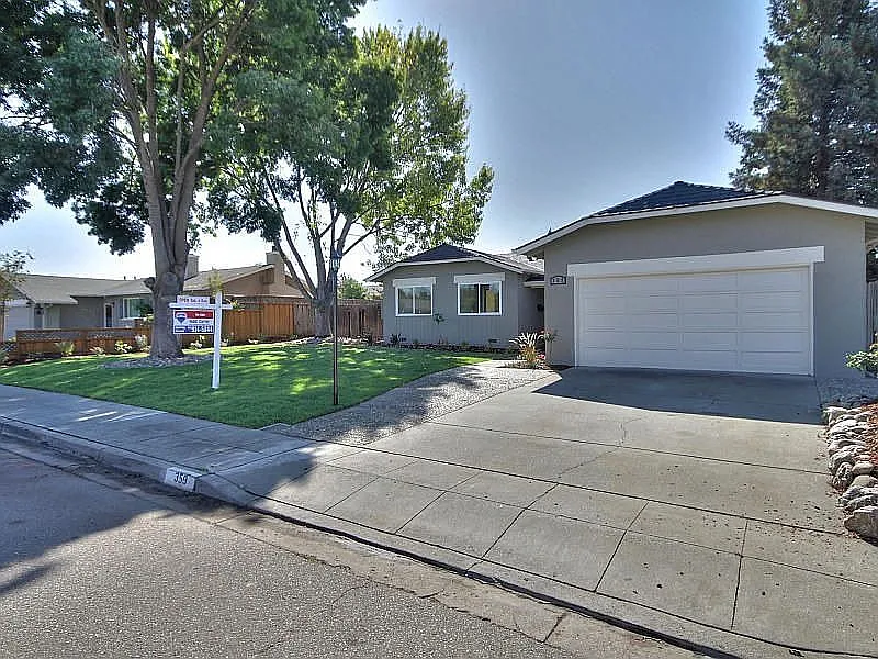 359 Robert Way photo 1
