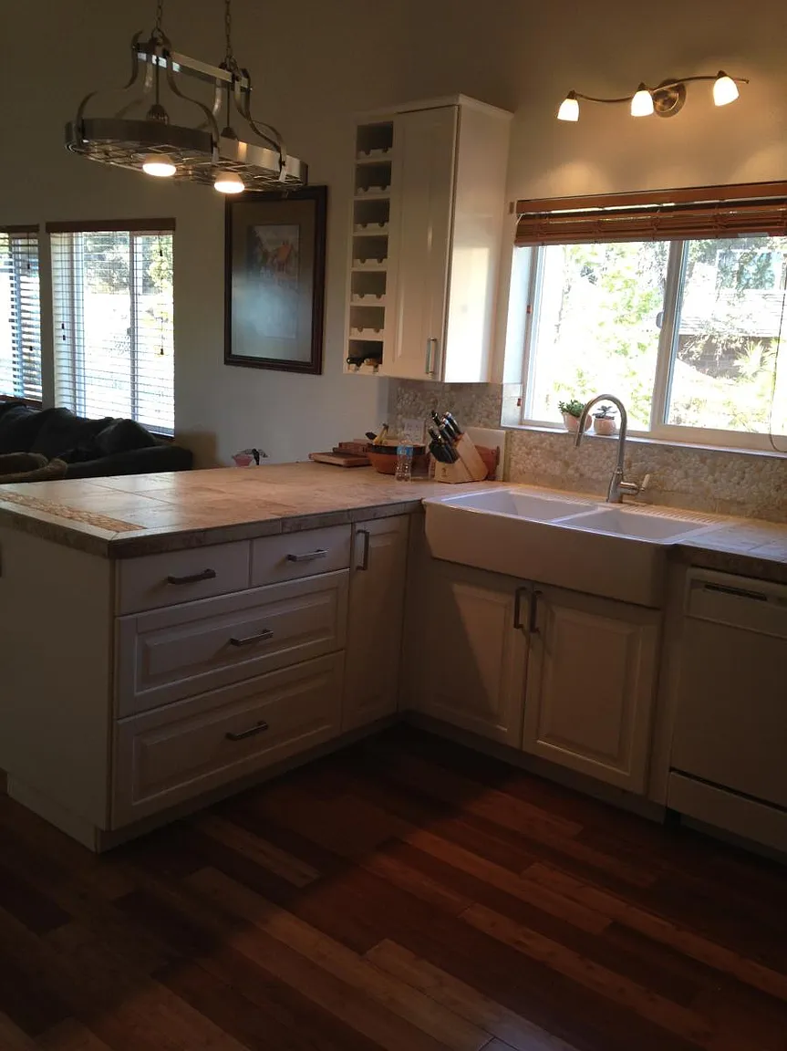 4592 Pine St photo 1