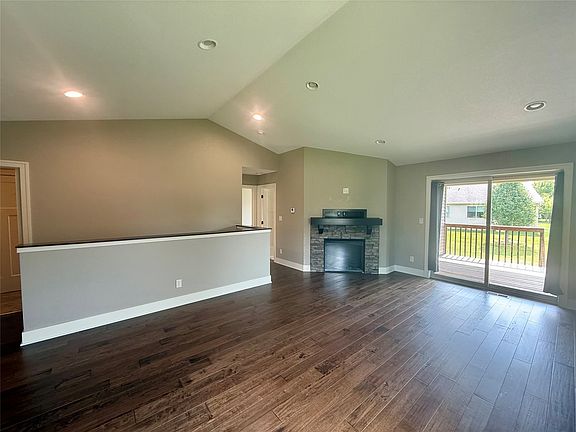 5th image of 1119 NE 15th Ln