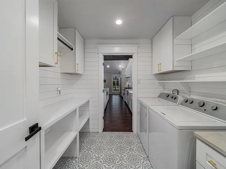 1601 Windsong Trl — Photo 16