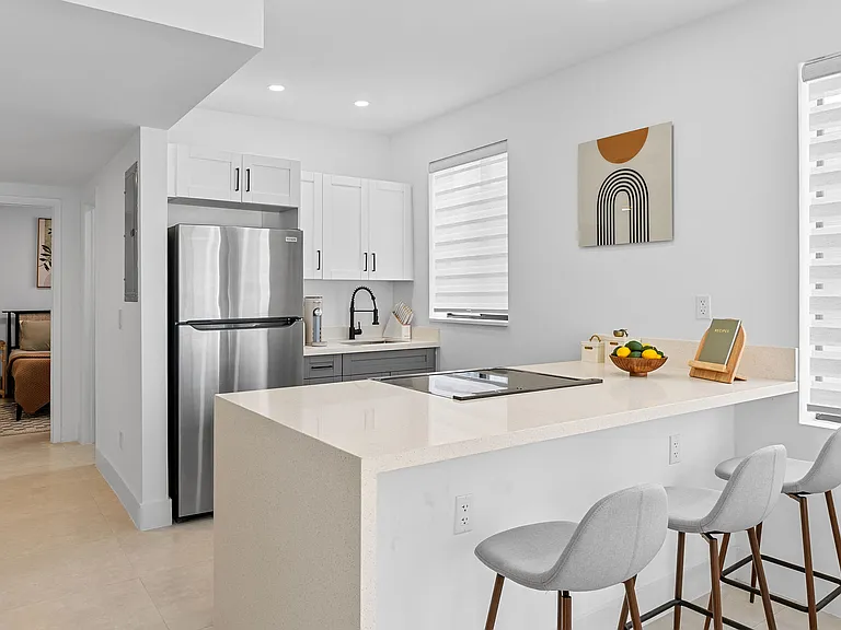 1144 SW 4th St #8 — Photo 7