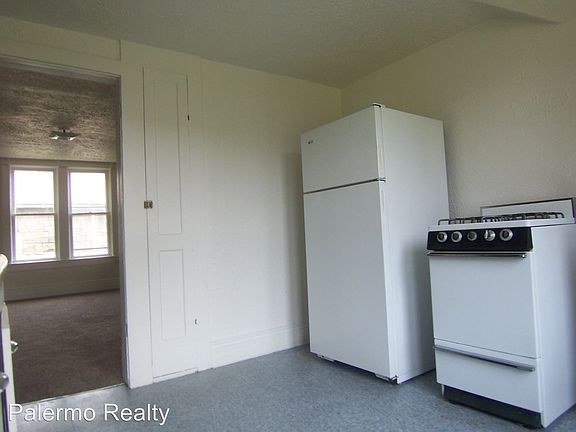 2nd image of 814 E 10th St APT 3