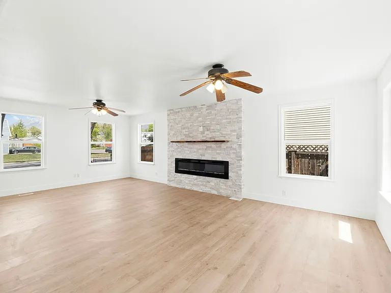 1630 E Ridgemark Dr — Photo 3