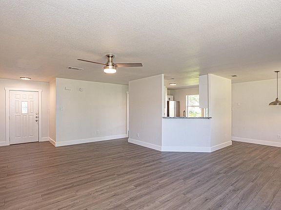 5th image of 4032 Devonaire Dr