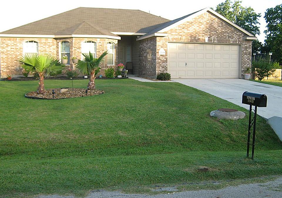 GORGEOUS CURB APPEAL AND LANDSCAPING