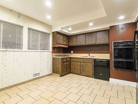 5th image of 16039 85th St