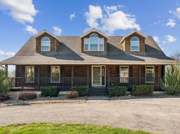 407 W Summit St, Wyoming, IA 52362