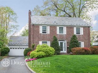 37 Eakins Rd, Manhasset, NY 11030