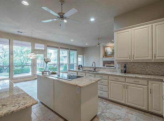 4th image of 907 Brittany Dr