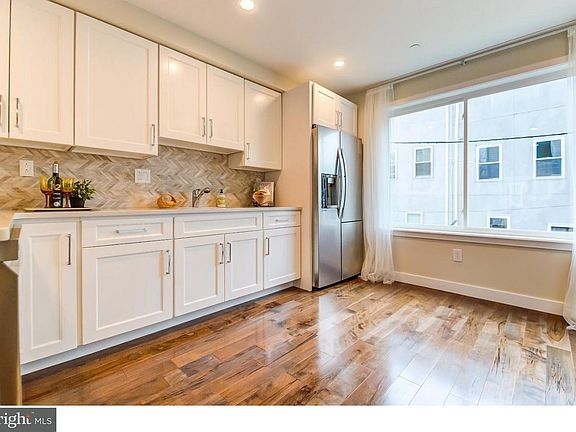 4th image of 2009 Oakford St Unit 2