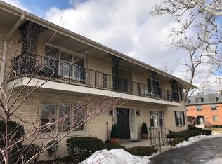 595 Duane St APT 1B, Glen Ellyn, IL 60137