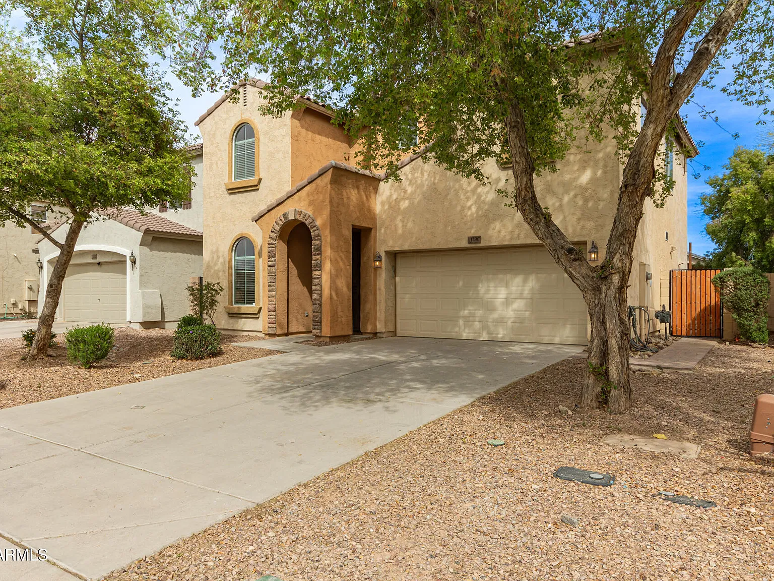 4 bed, 2.5 bath, 2095 sqft, $1,995 — Photo 4