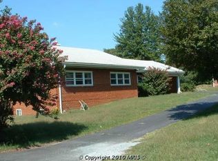 220 Panorama Dr, Oxon Hill, MD 20745