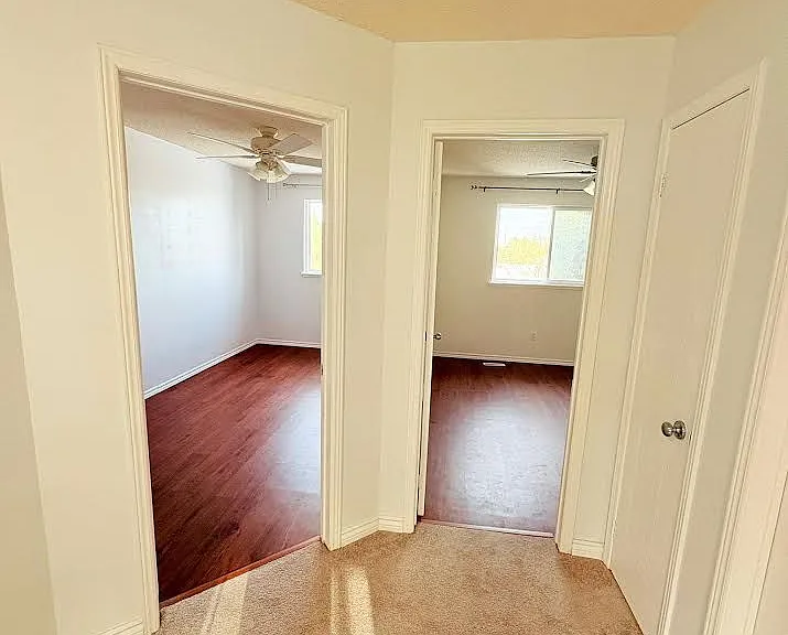 607 Gibney Cres — Photo 16