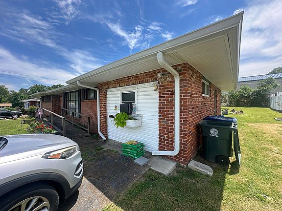 2nd image of 1124 Collins Cir