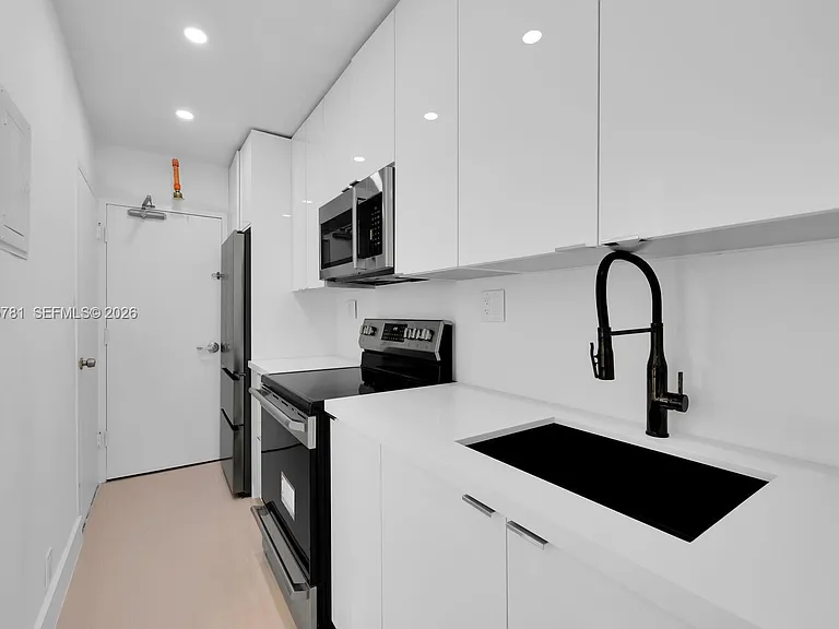 1000 West Ave #301 — Photo 11