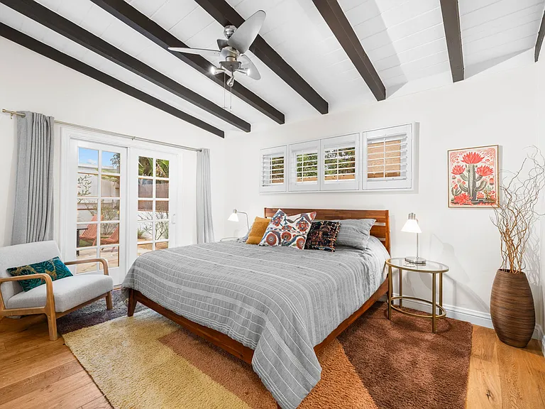 149 W Escalones — Photo 21