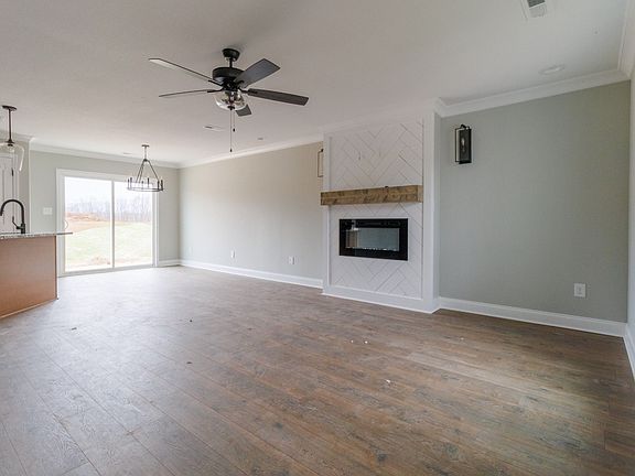 2nd image of 1689 Heritage Dr