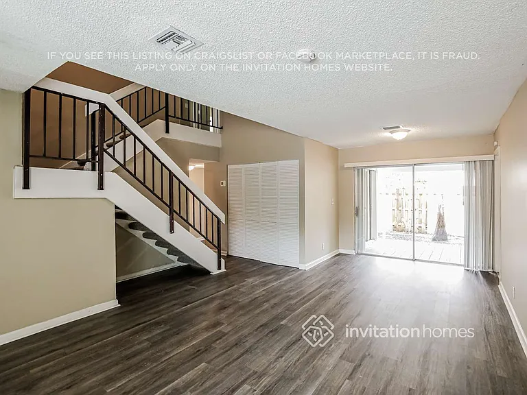 1220 NW 89th Dr — Photo 5